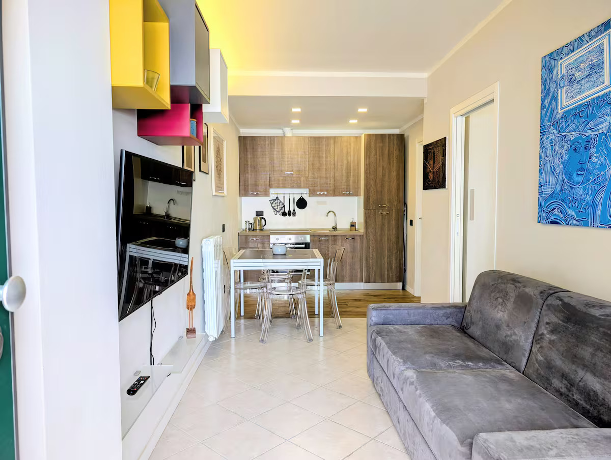 Interno dell'appartamento WhyNot! sui Navigli a Milano